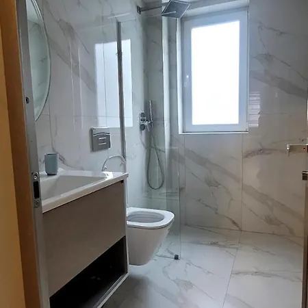 Family 21 Apartament Tirana